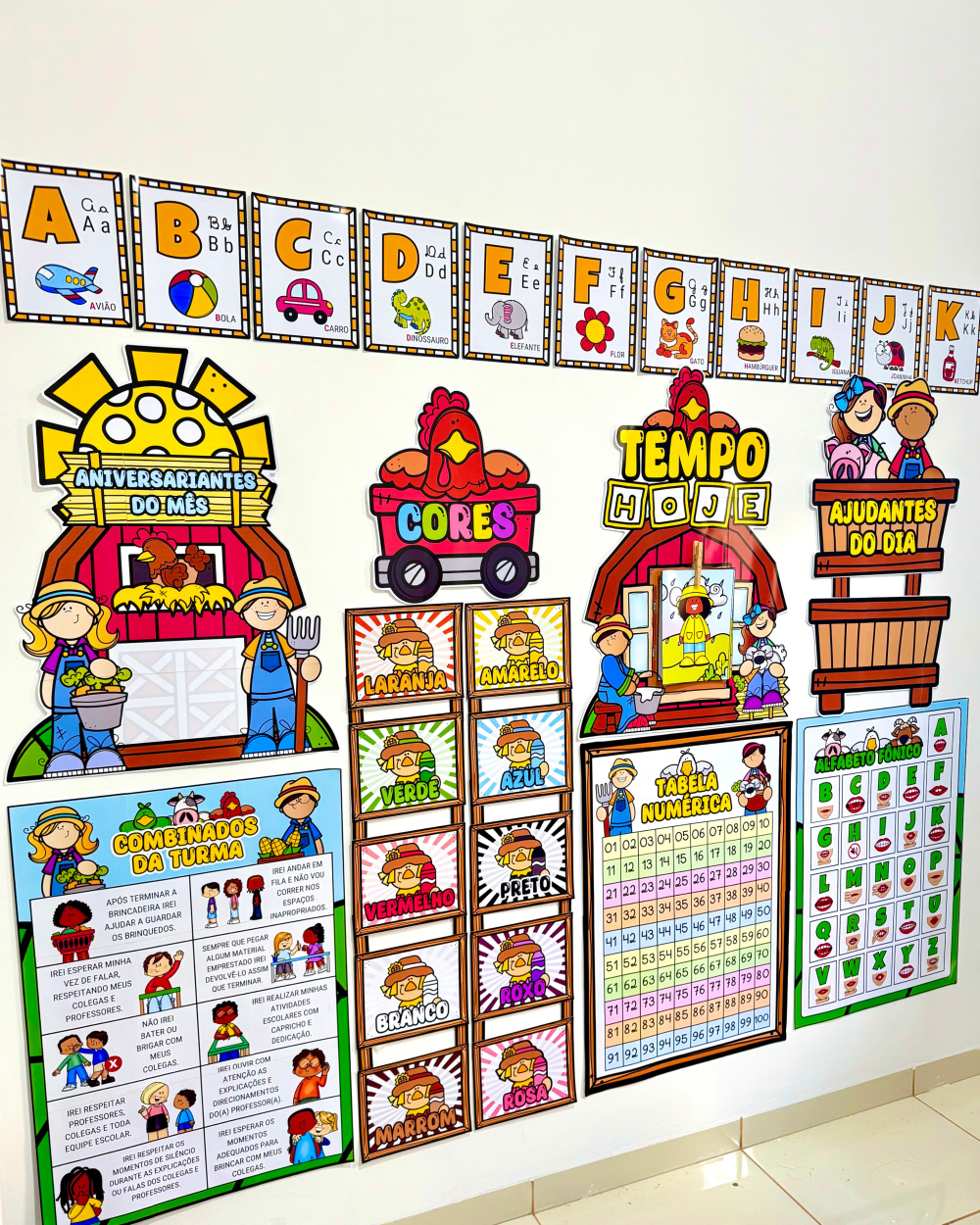 Kit Ornamentação de Sala de Aula tema Fazendinha para turmas da Educação Infantil e séries iniciais do Ensino Fundamental.