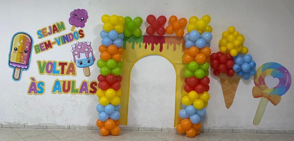 PAINEL GIGANTE VOLTA ÀS AULAS TEMA DOCES.